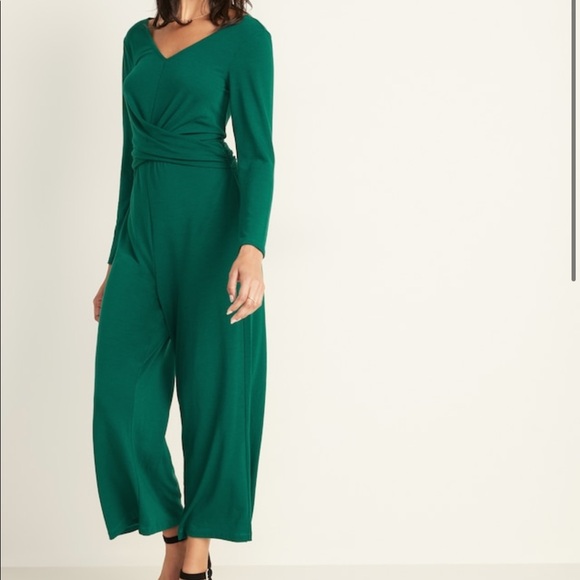Old Navy Pants - HP🎉 NWT Old Navy Twist-Tie Jersey Jumpsuit, M